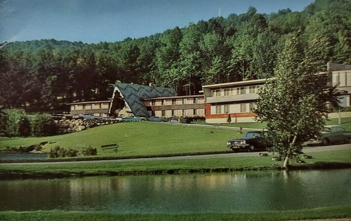 Boynehof Lodge - Old Postcard Photo